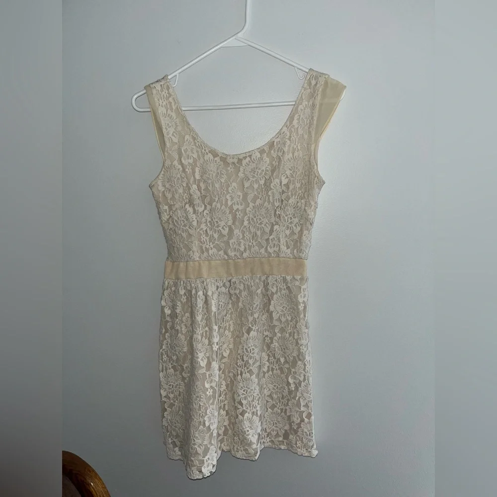 Beautiful American Eagle lace dress - Picture 1 of 4